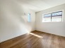 1号棟 1階洋室5.3帖のお部屋。各居室収納付きでお部屋を最大限有効活用していただけます。