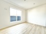 4号棟 2階洋室6帖のお部屋。各居室収納付きのため、お部屋を最大限有効活用していただけます。