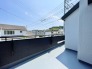ワイドバルコニーで洗濯物も多く干せます。