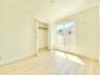 2階洋室5.2帖のお部屋。各居室収納付きのためお部屋を最大限有効活用していただけます。