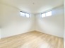 淡い木目調のフローリングがお部屋全体に優しい雰囲気を演出します。