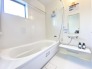こちらの浴室でごゆっくりとリラックスタイムをお楽しみください。浴室乾燥機もございますので、雨の際のお洗濯物も安心です。