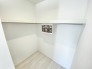 ウォークインクローゼットがございますので、お洋服が多い方も比較的安心出来そうです。