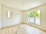2号棟 バルコニーに面しているため、明るいお部屋です。