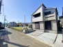 隣地にお家が建っておりませんので開放感のある立地です。通風良好◎
