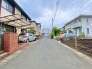 【現況解体中】
前面は通り抜けの出来ない道路となっておりますので、比較的交通量の少ない道路となっております。