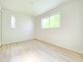 2階洋室6帖のお部屋。各居室収納付きのためお部屋を最大限有効していただけます。