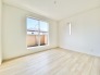 2号棟 2階洋室6.2帖のお部屋からバルコニーに出ることが出来ます。