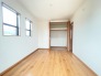 2階洋室6帖のお部屋は2面採光のとれた明るいお部屋です。