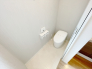 引き戸のゆとりあるトイレです。
ウィシュレット好き。