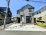 お隣は、隣地通路となっているため角地のような開放感のある立地です。
