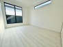 2階6帖洋室も、バルコニーに面した明るいお部屋です。