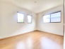2階洋室7帖のお部屋は、2面採光のとれた明るいお部屋です◎