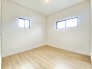 2面採光のお部屋は、光がしっかりと入ってきますので明るいお部屋を実現させます。明るいお部屋は自然と気持ちまで明るくなってきそうです。