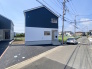 3号棟 前面道路は約4.7mとゆとりある道路で駐車もストレス無く可能。開放感良好で陽当り良好です。