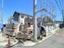 これから基礎工事が進み、少しずつ“わが家”の形が見えてくるワクワクの現地。完成後の暮らしを想像しながら、陽当たりや周辺環境もチェックできます。今なら工事の進み具合も確認でき、家づくりの過程を楽しめる、完成が待ち遠しい新築分譲地です。