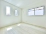 2階洋室4.9帖のお部屋にはたっぷり収納可能なウォークインクローゼット付き◎