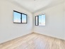 2階5.1帖ある洋室は、2面採光のとれた明るいお部屋です。