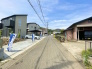 穏やかな空が広がる閑静な住宅街で、日々の暮らしがゆったりと流れていくような心地よい環境です
