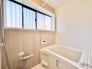 ユニットバスも新規で交換済み。
窓も大きく明るいユニットバスです。
通気性も良好です。