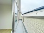 南面ワイドバルコニーは複数の居室から出入りが可能となっております。洗濯物を干すスペースも十分確保できます