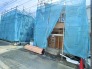 1号棟 青空が広がる穏やかな住宅街で、新しい暮らしを迎えるチャンスです！現在建築中の住まいは、完成後の明るい生活を想像するだけでワクワク。周辺は落ち着いた環境で、子育てにもぴったり。できあがっていく“わが家”を見守れる特別感のある物件です。