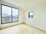 2階洋室5帖のお部屋はバルコニーに面した明るいお部屋です。