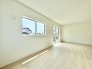 1号棟 南面の窓からは暖かい日差しがお部屋を照らします。休日は暖かい部屋でゆっくりするのもいいですね