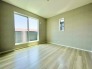 2階主寝室はバルコニーに面した明るいお部屋です。