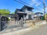 隣地の建物と距離もあり陽当たり良好です。