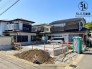 ただいま建築中！青空の下で、あなたの新しい暮らしが着々と形になっています。耐震＋制震の安心構造で、ご家族の毎日をしっかり守る住まい。完成までのワクワクも一緒に楽しめる、“未来が見える”おうちです。