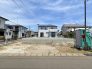 閑静な住宅街に佇み開放感が良好の新築戸建。住宅街につき交通量も比較的少なく駐車もストレスなく駐車可能です。