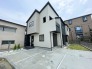 青々としたお空がとても気持ち良いですね。明るい住宅は自然と気持ちまで明るくなってきそうです。