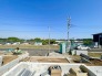 1号棟 宅地が少し上がっているため、開放感を感じられ眺望も良好です。