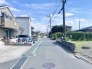 「家族の声が自然と集まる、ひろびろリビングのある暮らし。明るい光に包まれた空間で、毎日の時間がもっと心地よく、もっと好きになる住まいです。」