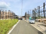 前面道路は比較的交通量が少なく、落ち着いて駐車していただけます。