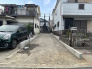 カースペース３台可能。閑静な住宅街の為、他の車と会う事もなく駐車はしやすいです。