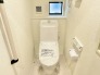 白を基調とした清潔感のある空間は、余計な装飾を省いたシンプルな構成で、使う人に心地よい静寂と落ち着きをもたらします。
