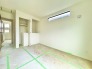 2号棟 余計な装飾を削ぎ落としたシンプルな空間は、住まい手の感性に合わせて自由に彩りを添えられる、穏やかで調和のとれた佇まいが魅力です。
 2026/06/14m