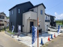 3号棟 北東角地の開放感と洗練された外観が調和する住まい。２色のコントラストが印象的なデザインで、風通しの良さと落ち着いた街並みへの馴染みが日々の暮らしに心地よいゆとりをもたらします
