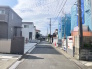 1号棟 陽当り良好な立地！閑静な住宅街に待望の新築分譲住宅が誕生。
周囲の落ち着いた家々と調和する、開放感たっぷりの分譲地。防犯面や工事の安全管理にも配慮した安心の施工現場です。周辺環境の利便性と静かな永住環境を兼ね備えたエリアで、ゆとりある新生活をスタートさせましょう。