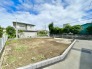 これから基礎工事が進み、少しずつ“わが家”の形が見えてくるワクワクの現地。完成後の暮らしを想像しながら、陽当たりや周辺環境もチェックできます。今なら工事の進み具合も確認でき、家づくりの過程を楽しめる、完成が待ち遠しい新築分譲地です。