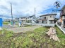 4号棟 広々南庭付き・並列３台駐車可能な５１坪越えの４LDK住宅になります。１階フロアは２０．５帖超えと開放感のある造りとなっております。
