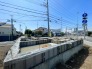 2部屋行き来できるワイドなバルコニーでは、洗濯物がたくさんあっても干すことが可能です。