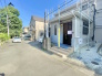 前面道路も車通りがなく静かな住環境です。