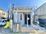 閑静な住宅街です。
車通りも少なく落ち着いた住環境です。