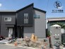 【長期優良住宅】駐車並列2台可能で南側にはお庭スペースがございます。

