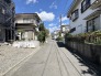 コンビニやスーパーが徒歩約５分圏内の立地。