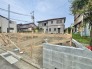 前面道路の幅が広いことで、開放感があり、日当たりや風通しも良好な立地です。