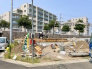 【今だから見られる安心の現場】理想のマイホームがここから始まります。
空を近くに感じる、明るく開放感に満ちた住環境。前面にゆとりがあり、風通しも良好な好立地です。確かな施工で一歩ずつカタチになっていく我が家の姿にワクワクしませんか。利便性と心地よい静けさを兼ね備えたエリアで夢をカタチに。
